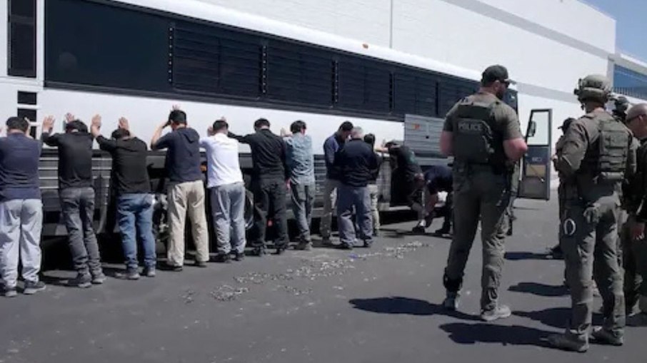 Operação de imigração atrasa fábrica de baterias da Hyundai Operação de imigração atrasa fábrica de baterias da Hyundai