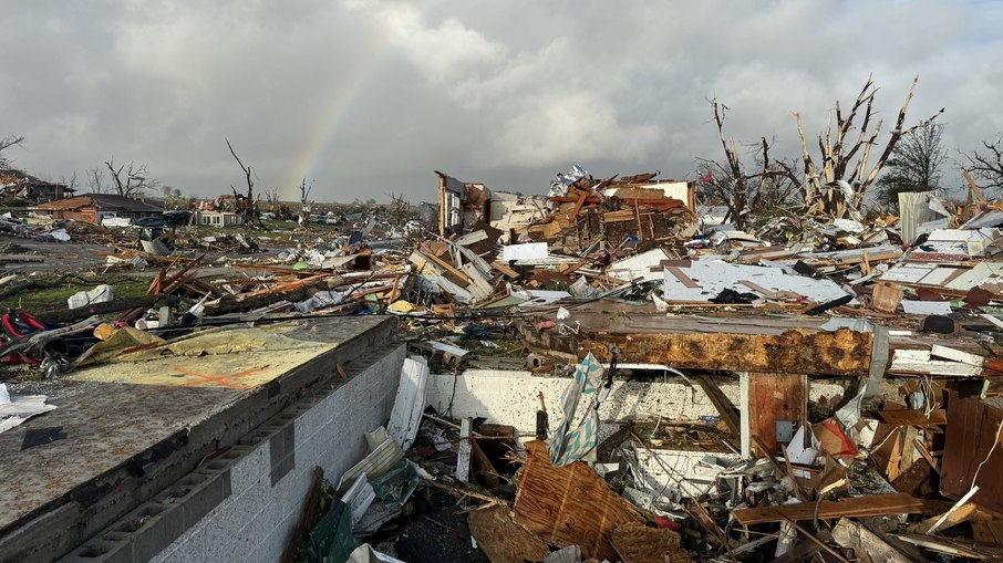 Tornado em Iowa deixou um rastro de destruição
