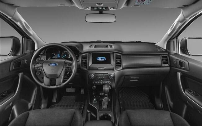 No interior da Ford Ranger Storm 2020 um dos destaques é a central multimídia com tela sensível ao toque, de 4,2 polegadas