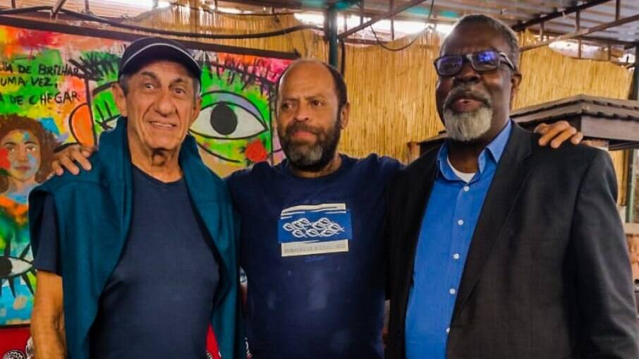  Fagner, o cantor e compositor Walter Fernandes e Raimundo Santa Rosa após as gravações na Casa com a Música