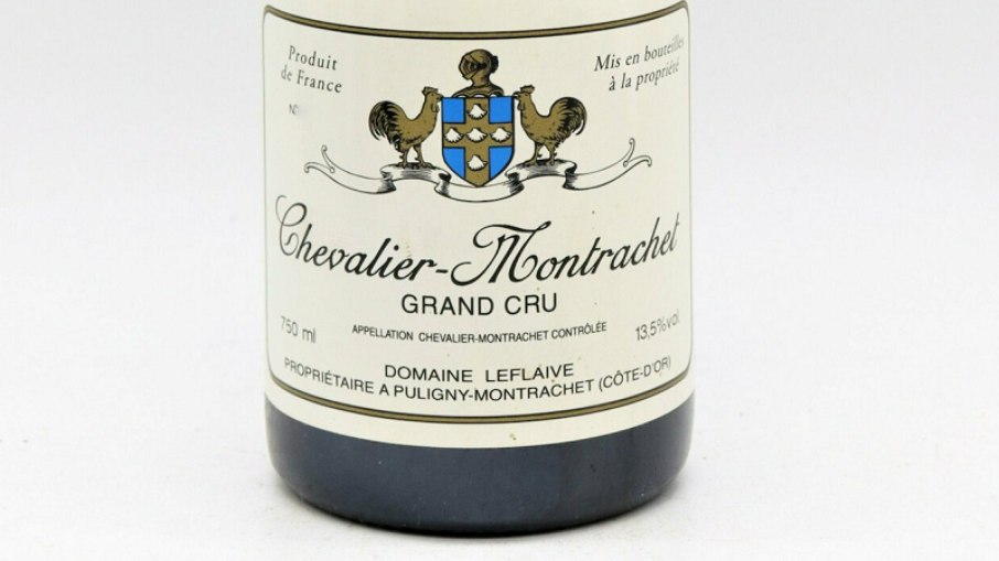A garrafa de vinho Domaine Leflaive Chevalier-Montrachet Grand Cru de 2004