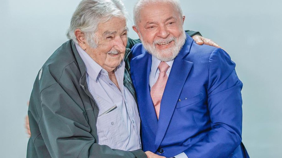 Lula ao lado de Mujica