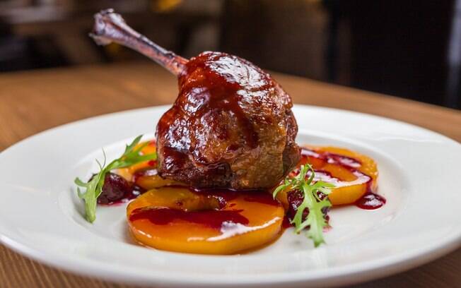 Ao lado do tomate confit, o pato confit também é um dos pratos confitados mais feitos na culinária