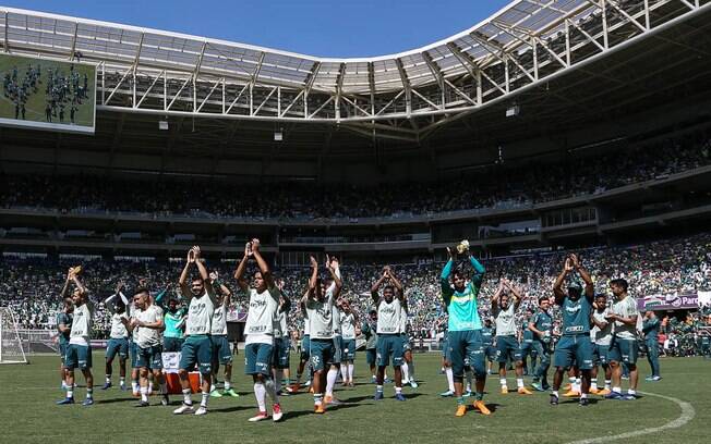 Jogadores do Palmeiras agradecem os mais de 31 mil torcedores que foram até ao Allianz Parque apoiar o time