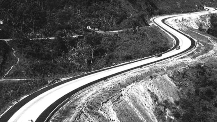 Trecho da BR-040 entre Petrópolis e Juiz de Fora, concluído em 1980