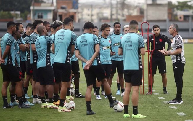 Com jogadores reintegrados, Vasco se reapresenta no CT Moacyr Barbosa