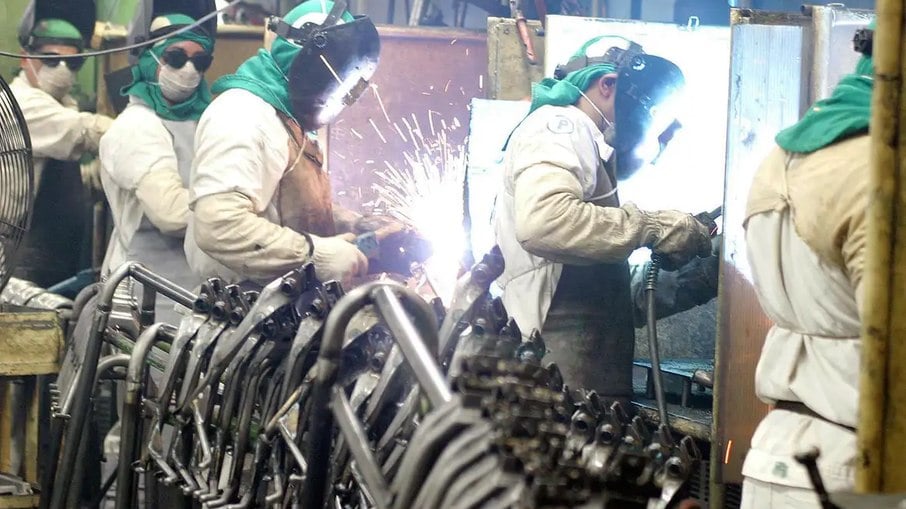 Produção industrial registra aumento de 0,1% em outubro