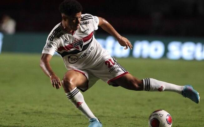 Gabriel Sara, do São Paulo, sofre trauma no mesmo tornozelo que lesionou no Campeonato Paulista