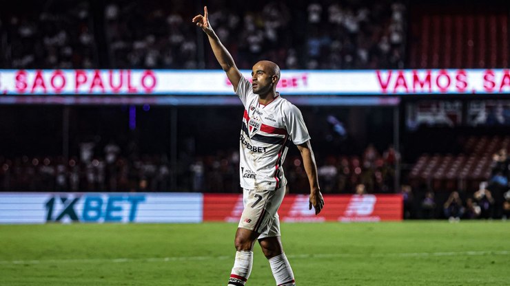 No sintético, Lucas deve reforçar o São Paulo contra o Palmeiras