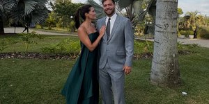 Filha de Bonner e Fátima Bernardes surge com o namorado em evento