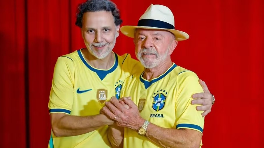 Marco Aurélio de Carvalho ao lado do presidente Lula (PT) Marco Aurélio de Carvalho ao lado do presidente Lula (PT)