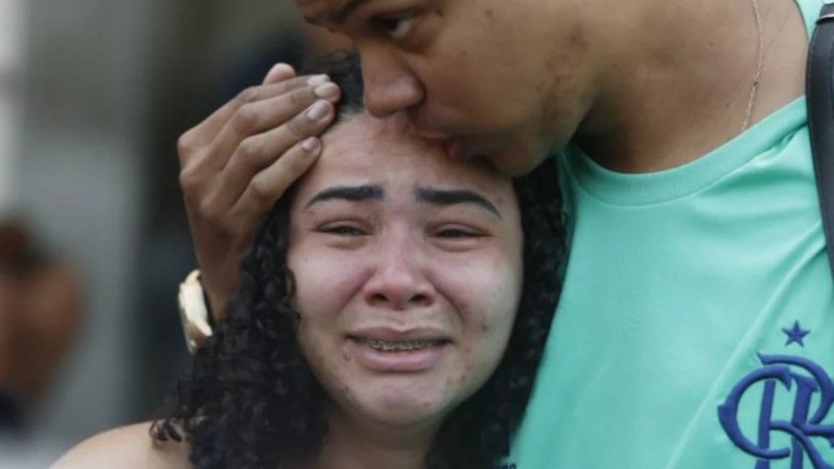 Jenifer Sales, filha de Letícia Marinho Sales, pede justiça pela morte da mãe