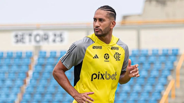 De volta? Zagueiro posta vídeo treinando no CT do Flamengo