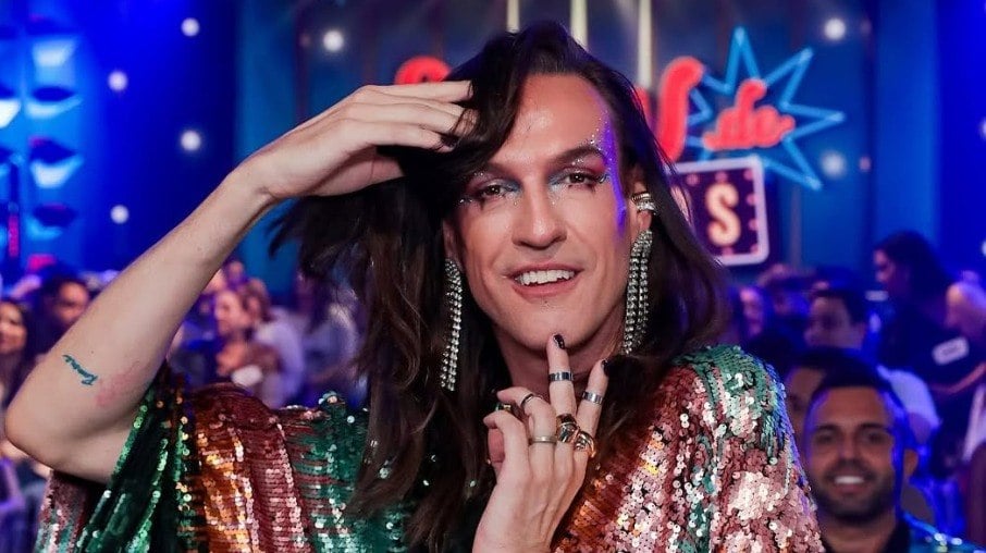 Dudu Bertholini comenta nova temporada de Drag Race Brasil e fala sobre pressão, hate e figurinos