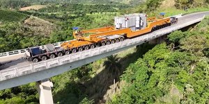 Comboio com transformador de 520 toneladas cruza MG