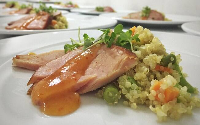 Foto da receita Tender com molho adocicado de pimenta pronta.