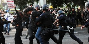 VÍDEO: repórter é detido durante cobertura de protesto nos EUA