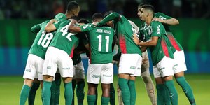 Palmeiras empata com Santos após VAR anular gol no fim