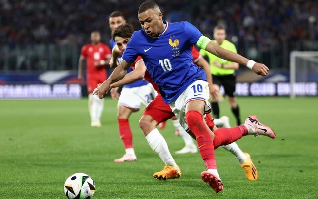 Kylian Mbappé em campo pela seleção francesa em amistoso contra Luxemburgo na última quarta-feira