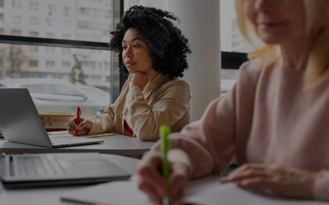 Mulheres relatam alta de estresse dentro e fora do trabalho