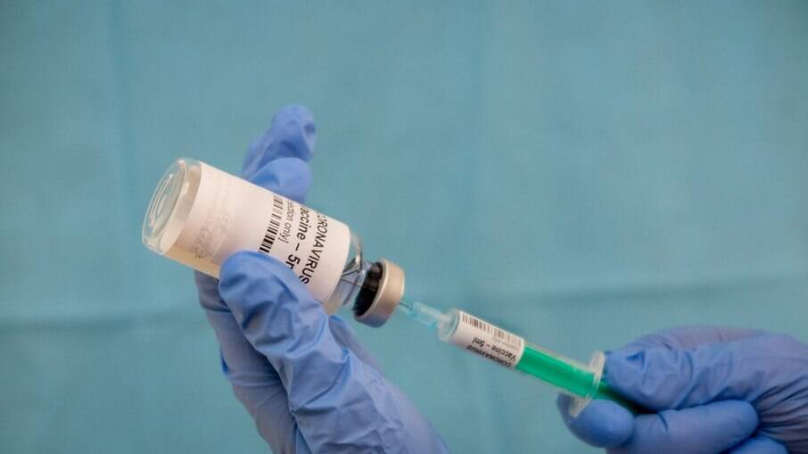 Governo assina contrato com a Pfizer e Janssen para 138 milhões de vacinas
