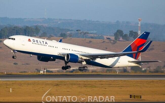 Delta manterá assentos do meio bloqueados até abril