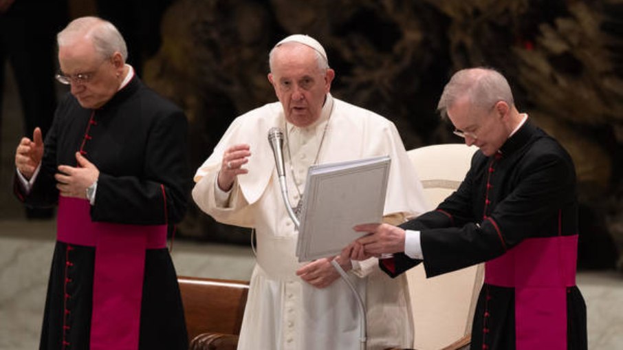 Papa Francisco brinca ao pedir cachaça ao vereador Eduardo Suplicy