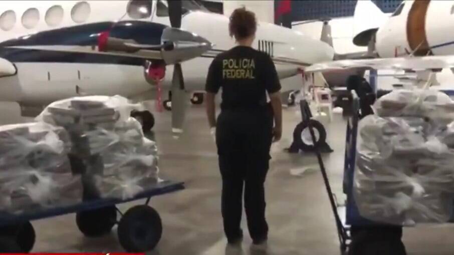 500 kg de cocaína são encontrados em avião