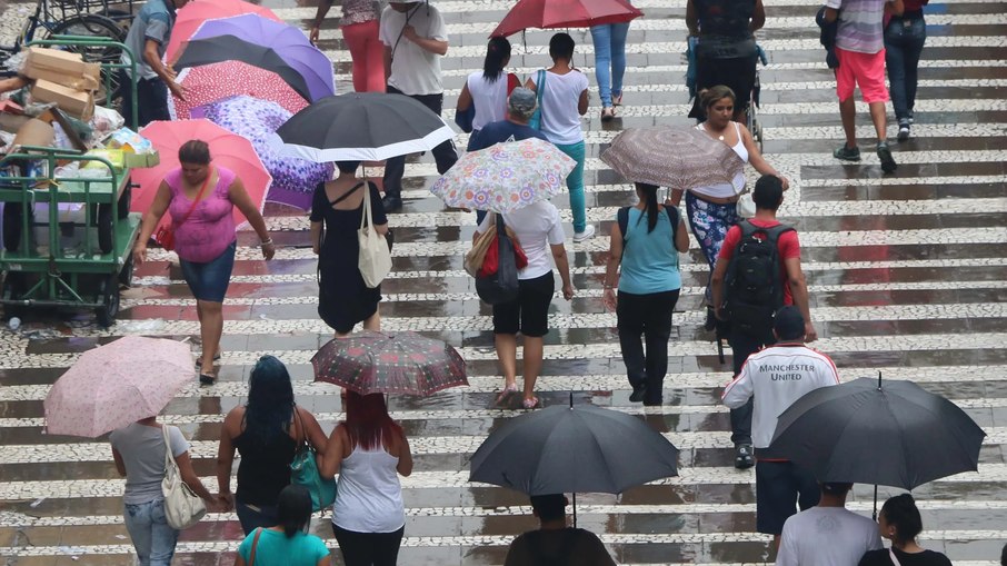 Paulistas tem alerta de chuvas fortes e rajadas de vento 