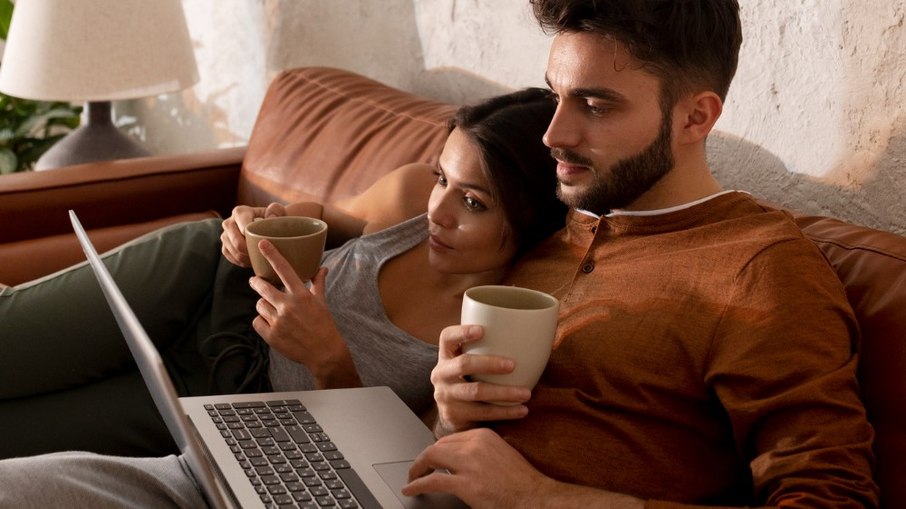Especialista fala das pressões impostas a homens e mulheres nas redes sociais Especialista fala das pressões impostas a homens e mulheres nas redes sociais