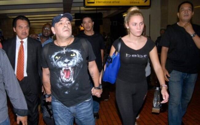 Diego Maradona e Rocío Oliva namoram desde 2013 e a relação sempre foi conturbada