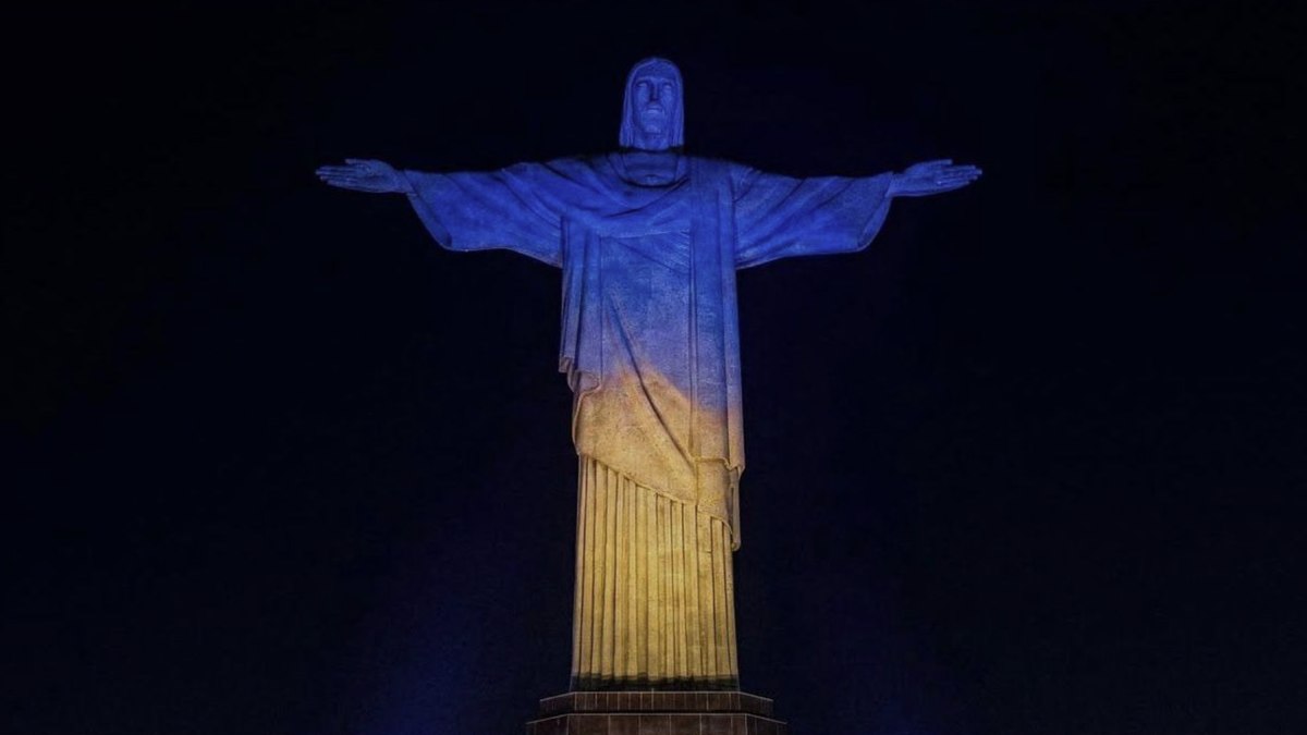 Sob as cores da PUC-SP, a bênção humanista do Cristo Redentor - QTU Questões do Universo