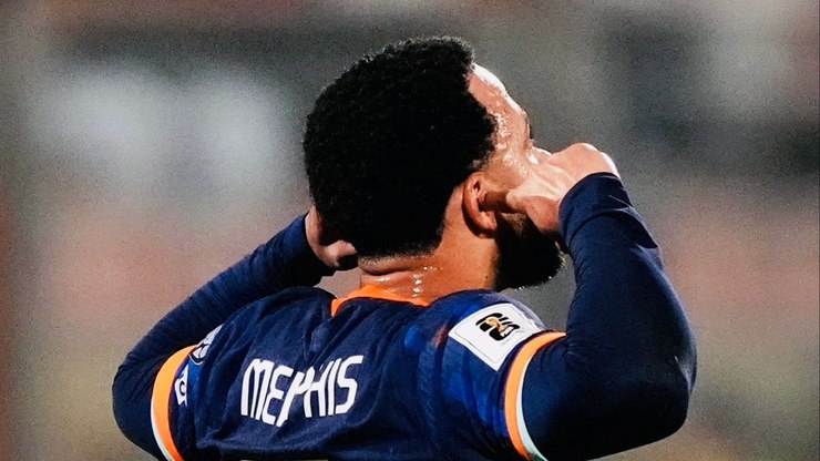 Depay sai do banco e marca em goleada da Holanda