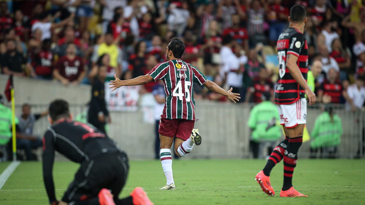 Lima comemora após abrir o placar para o Fluminense contra o Flamengo