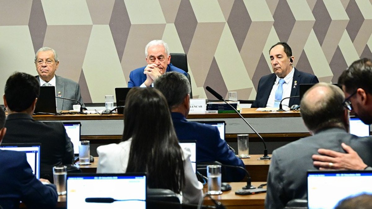 Pressão e risco eleitoral derrubam ''PEC da Bandidagem''