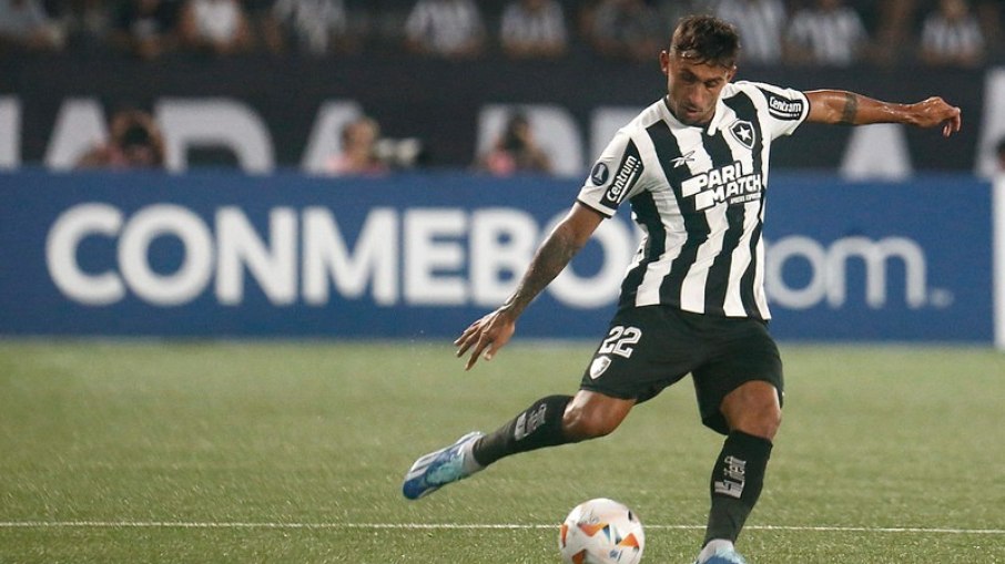 Botafogo busca vitória no clássico para seguir brigando no topo da tabela