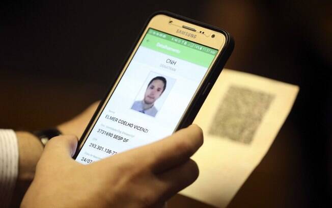 Aplicativo para celular vai permitir acessar a CNH digital em todo o território nacional, a partir de fevereiro de 2018