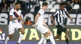 Botafogo vence o Atlético-GO e encerra jejum no Brasileirão