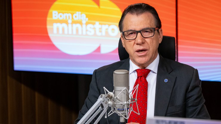 Ministro apoia motoboys e pede pressão da categoria ao Congresso
