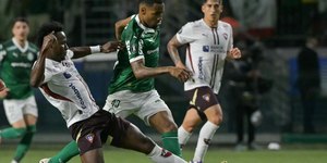 Verdão alfineta Fla em post defendendo o sintético