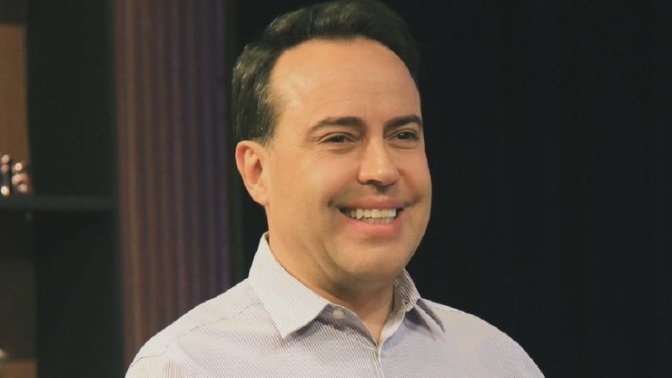 Bra%C3%A7o%20direito%20de%20Daniela%20Beyruti%2C%20Rinaldi%20Faria%20%C3%A9%20demitido%20do%20SBT