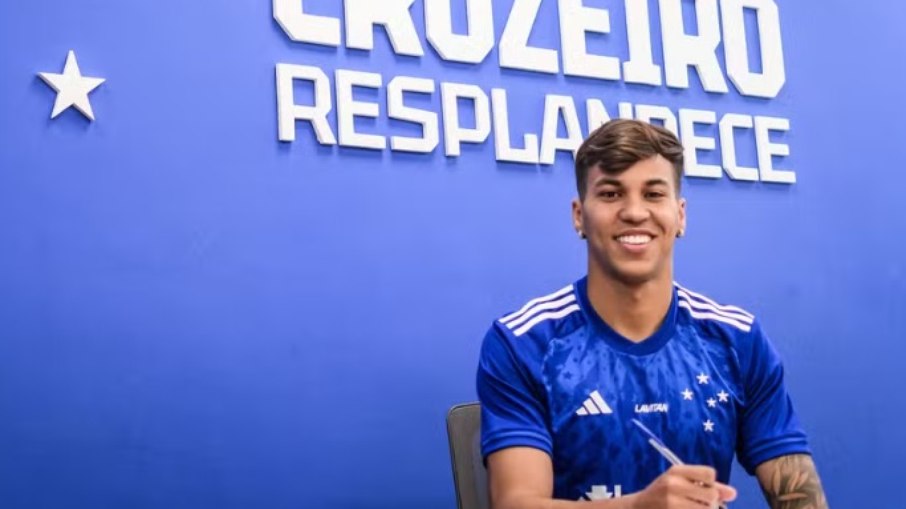 Cruzeiro oficializa a contratação do atacante Kaio Jorge