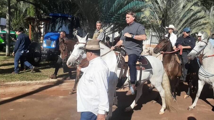 Bolsonaro participa de feira agrícola e motociata em Ribeirão Preto 