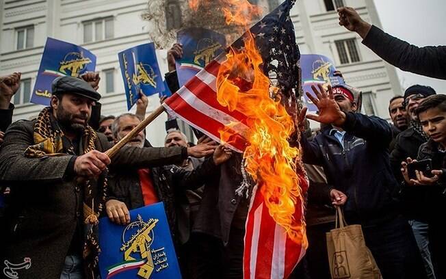 Protesto contra os Estados Unidos é realizado no Irã