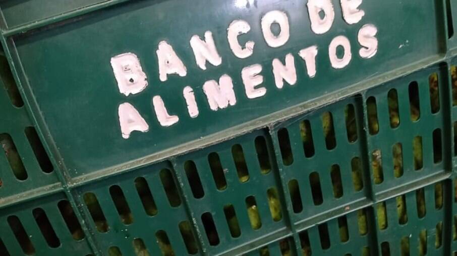 A alimentação adequada é um direito fundamental do ser humano e cabe ao poder público a adoção de políticas que promovam e garantam a segurança alimentar e nutricional da população. A alimentação adequada é um direito fundamental do ser humano e cabe ao poder público a adoção de políticas que promovam e garantam a segurança alimentar e nutricional da população.