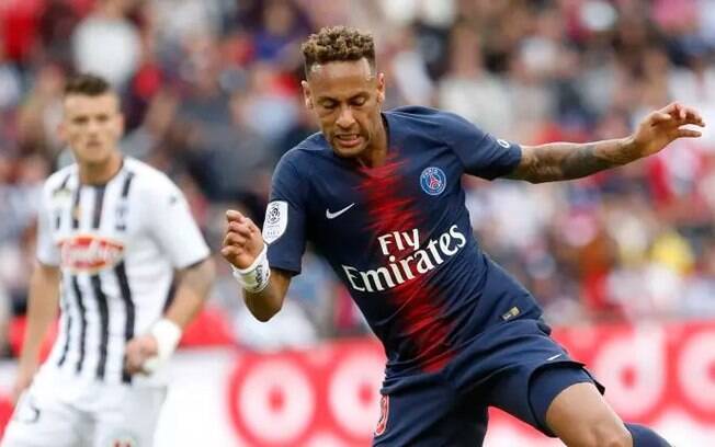 Neymar em ação contra o Angers, pelo Campeonato Francês