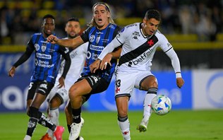 Expulsão complica, Vasco é goleado e fica perto de deixar a Sula