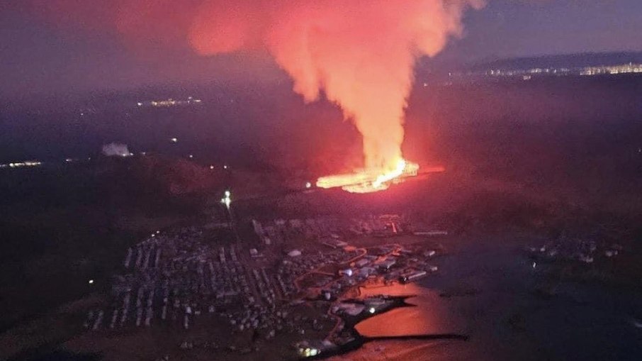 Vulcão na Islândia causa evaquação de cidade às pressas