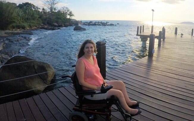 Ketly sempre gostou muito de viajar e, por conta da distrofia muscular, tinha uma lista de lugares acessíveis para pessoas com deficiência ou alguma limitação.  Foi por conta disso que criou a página no Instagram 