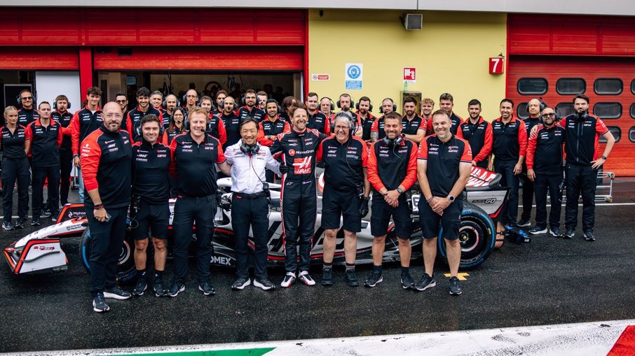 Grosjean volta a pilotar um carro de Fórmula 1 e se emociona Grosjean volta a pilotar um carro de Fórmula 1 e se emociona